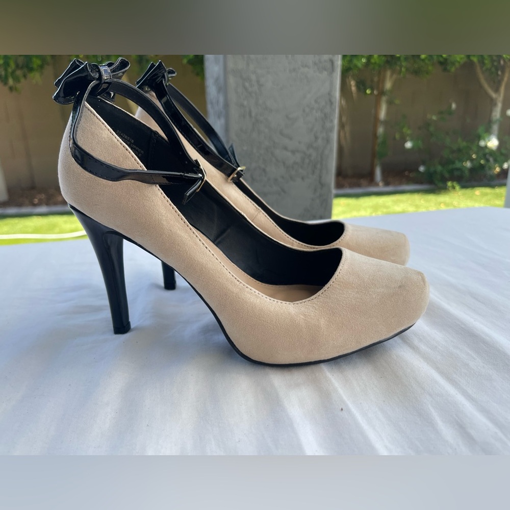 Torrid Cream and Black Heels with Bow Detail, Women’s Size 9